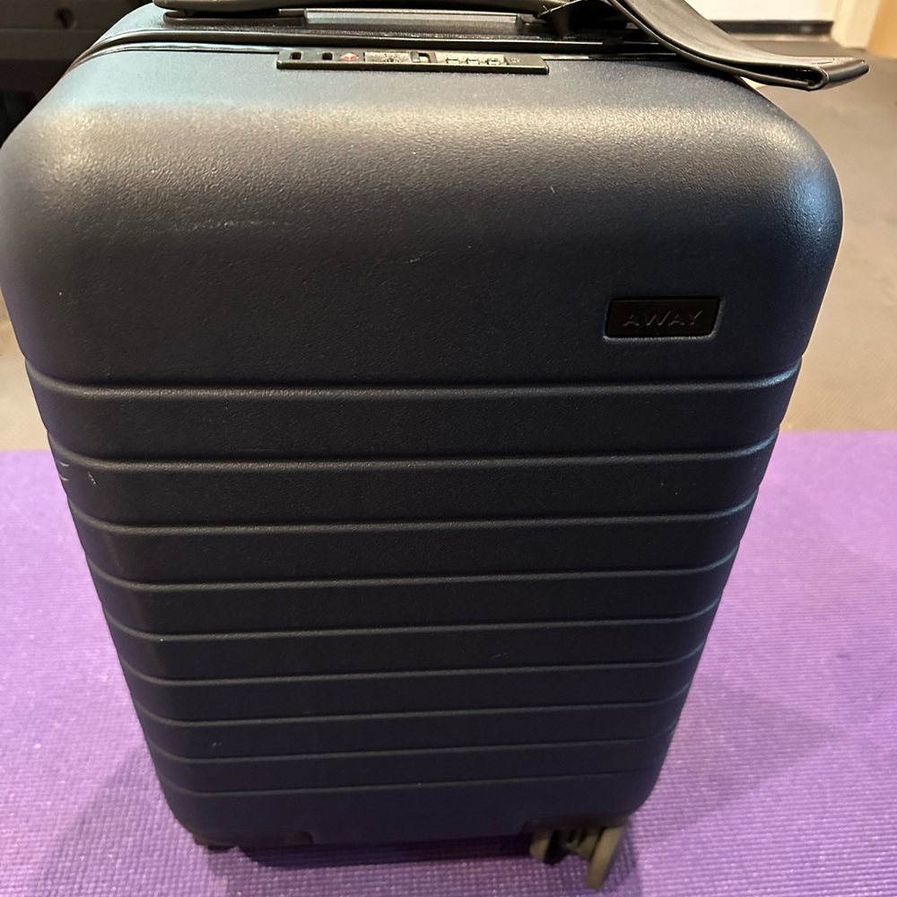 AWAY suitcase - kid’s size